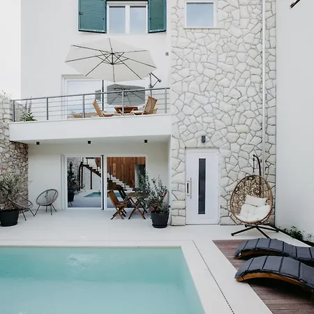 With Swimming Pool - 25853 Apartment
