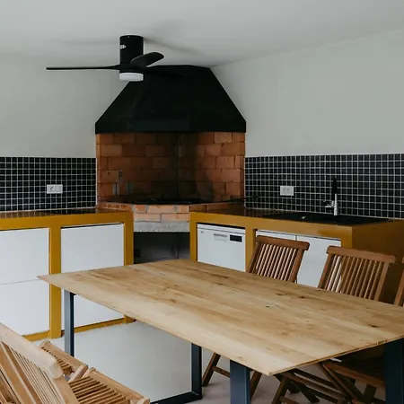 Apartment With Swimming Pool - 25853
