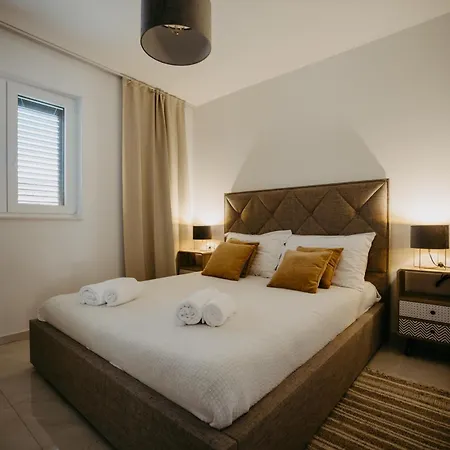 Apartment With Swimming Pool - 25853 Šibenik