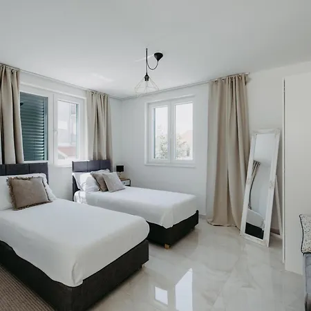 With Swimming Pool - 25853 Apartment *